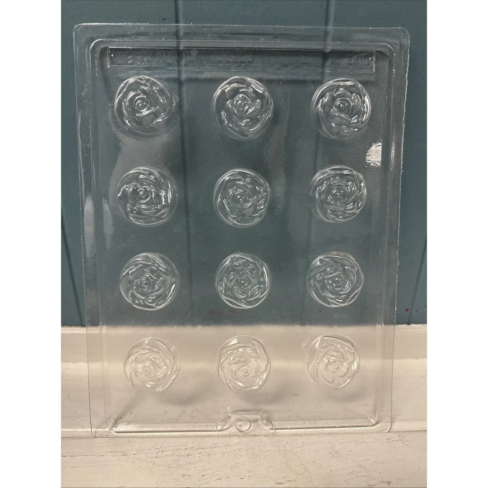 LOT OF 8 Vtg CHOCOLATE CANDY‎ SOAP MOLD PARTY FAVORS Easter Butterflies Eiffel +